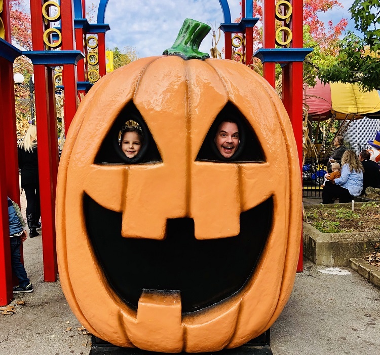 Map shows off Pittsburgh-area homes with spooky Halloween decorations - CBS  Pittsburgh